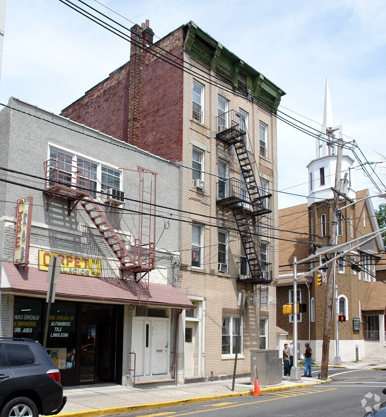 Building Photo - 3815 Palisade Ave