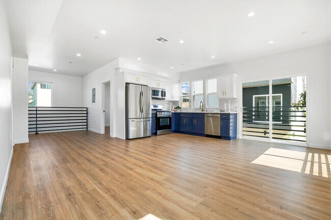 greatroom - 2318 W 2nd St