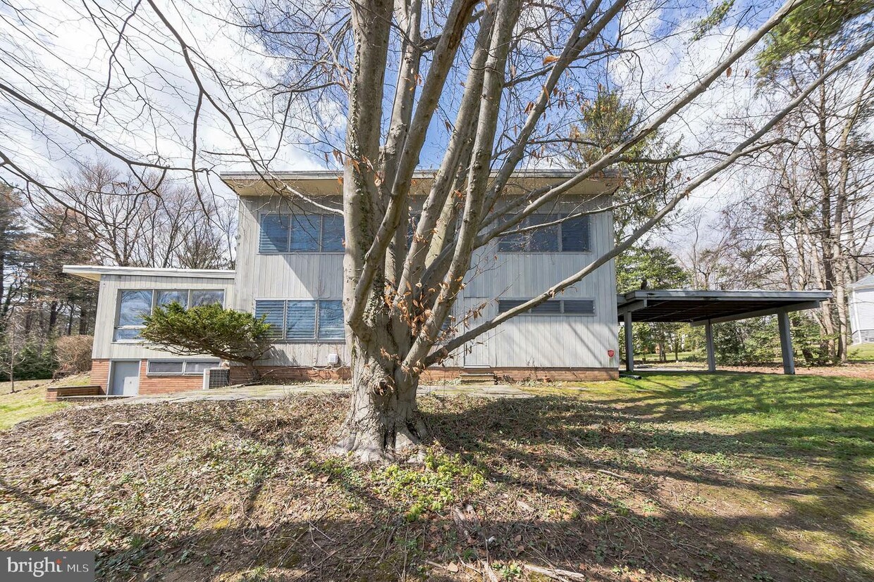 Primary Photo - 701 Mt Pleasant Rd