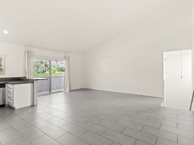 Building Photo - 1472 S Camino Real