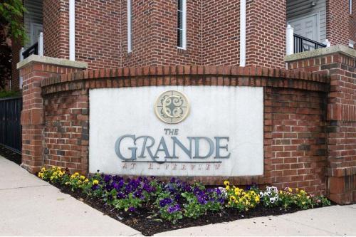 Foto del edificio - 350 W Elm St