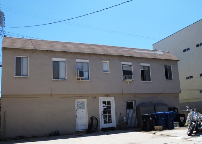 Foto del edificio - 4136 Rosewood Ave