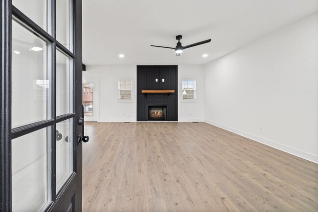 Foto del edificio - Pet Friendly Three Bedroom with Bonus!