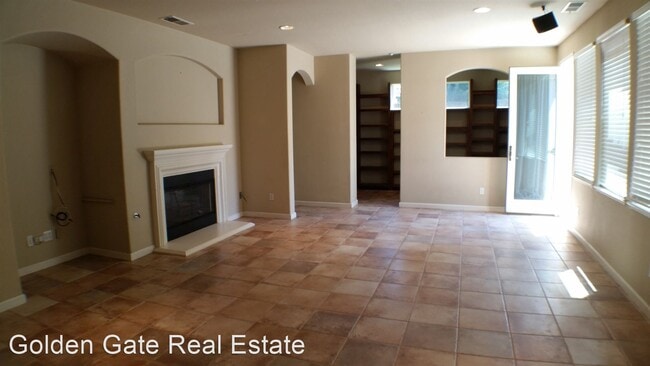 Building Photo - 5 br, 3 bath House - 699 Astor Court