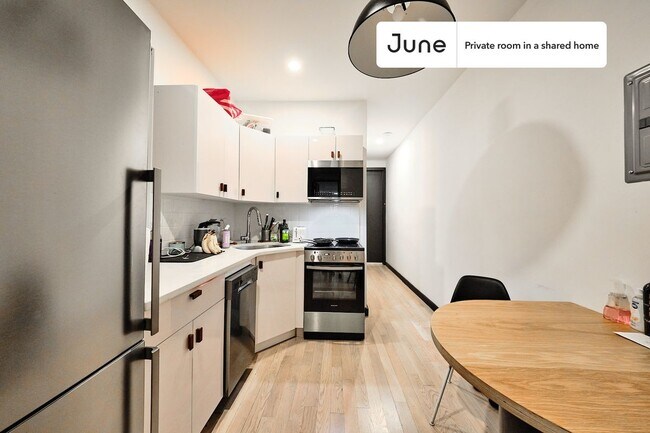 Foto del edificio - Room in Shared 3 bed/3 bath home
