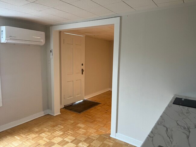 Building Photo - 1006 N Graham St