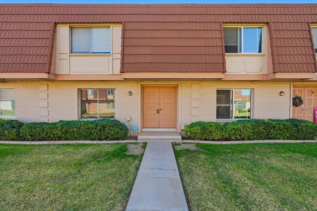 Foto del edificio - 1628 E Logan Dr