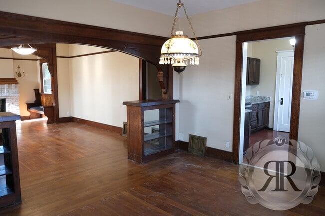 Building Photo - Gorgeous 4bd 1.5bt Home Next to YVC!