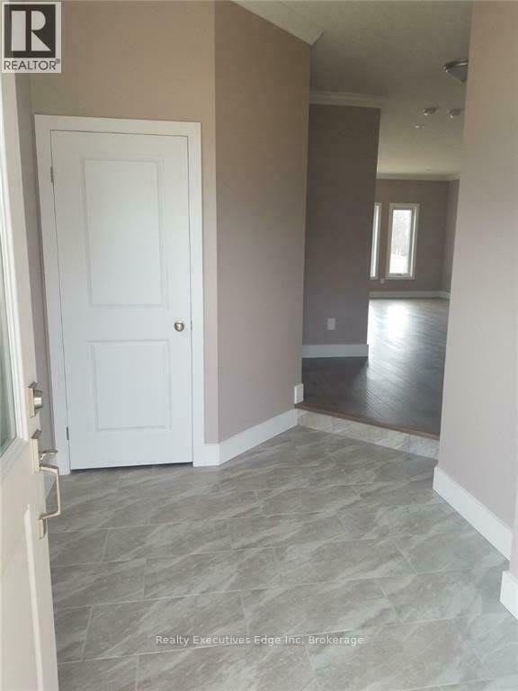 Photo du bâtiment - 1330 Lawson Rd