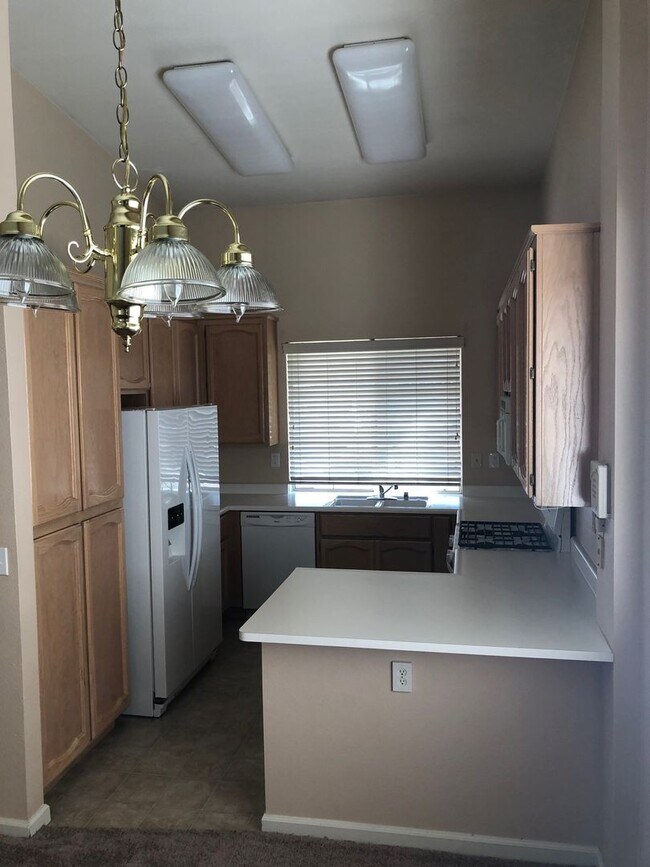 Building Photo - Woodcreek Oaks home - three bedroom