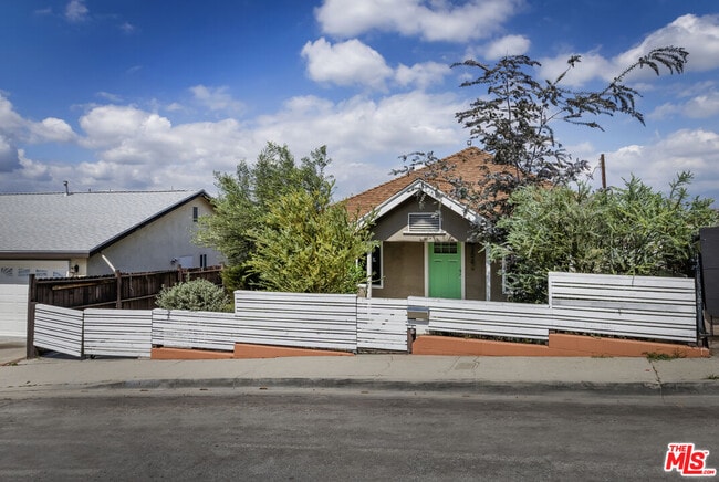 Foto del edificio - 1562 Attridge Ave