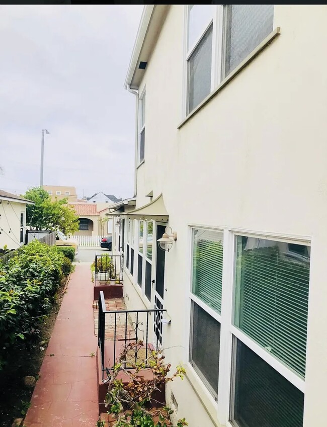 Building Photo - 236 La Verne Ave