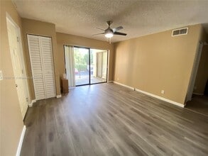 Building Photo - 9999 Summerbreeze Dr