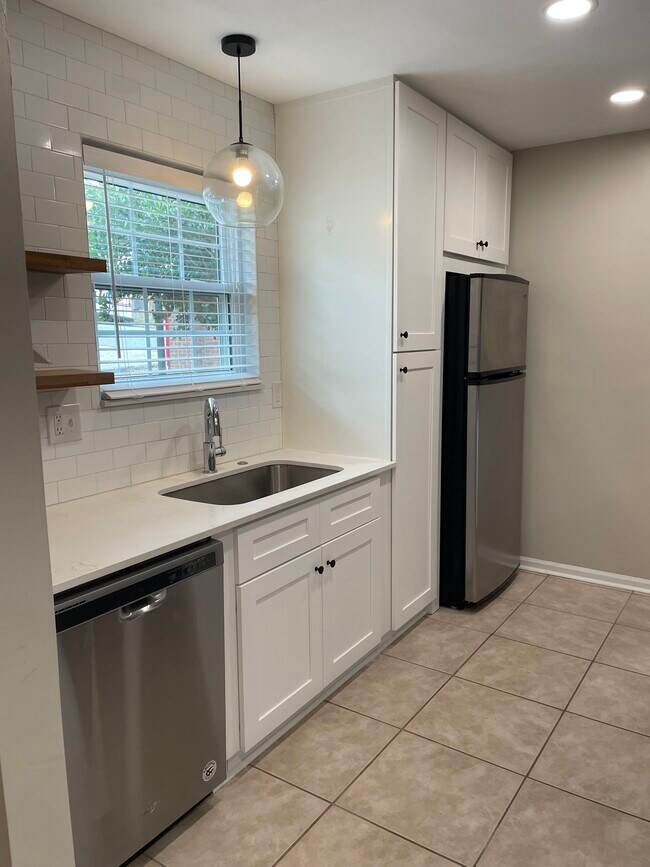 Kitchen - 802 Elizabeth Dr
