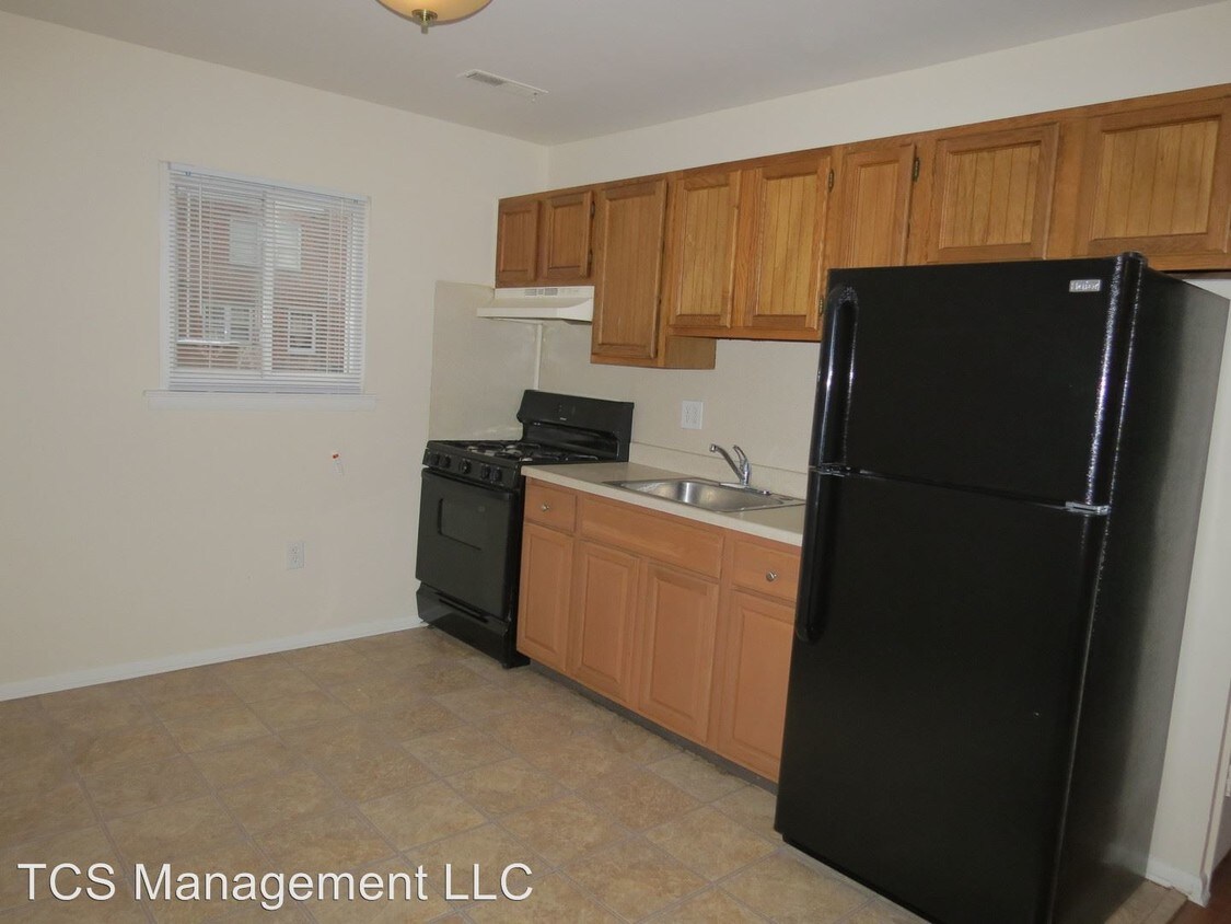 Primary Photo - 2940 Devereaux Ave