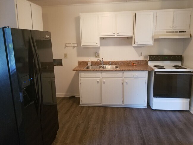 Foto del edificio - 3- Bedroom & 1- Bath