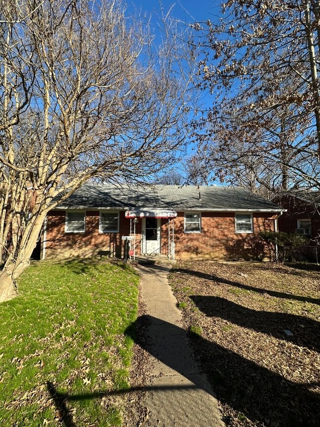 Building Photo - 5604 Campbell Ave