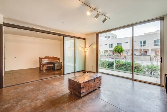 Foto del edificio - Centre Street Lofts 2 Bed/2Bath