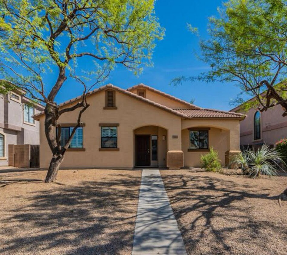 Foto principal - Lovely 3-bed / 2-bath in Gilbert’s San Tan...