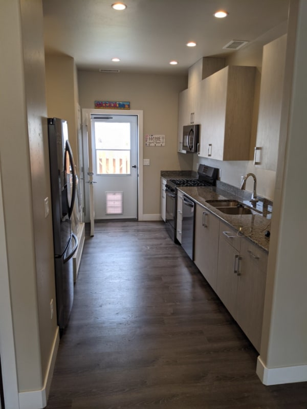 Foto del edificio - 2114 Emma Ln