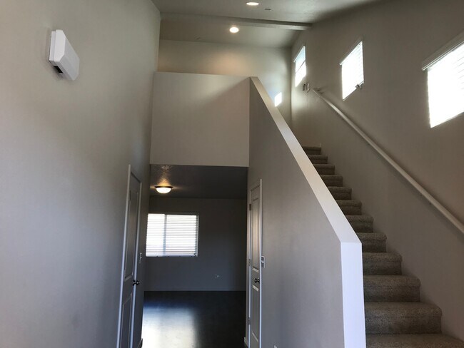 Foto del edificio - Spacious 4 Bd 2.5 Ba Home in Top Rated Camas Schools! Upgrades! Close to Parks & Freeway Access!
