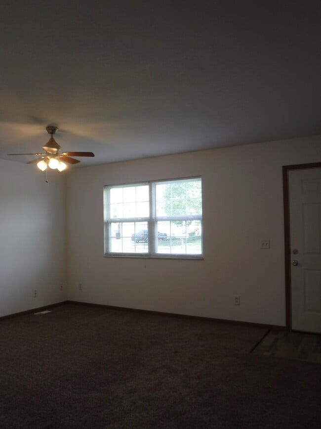 Building Photo - 5606 Valley View Dr