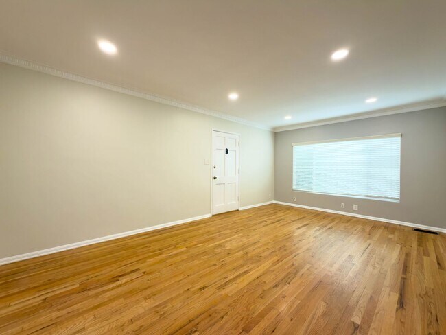 Foto del edificio - 10428 Riverside Dr