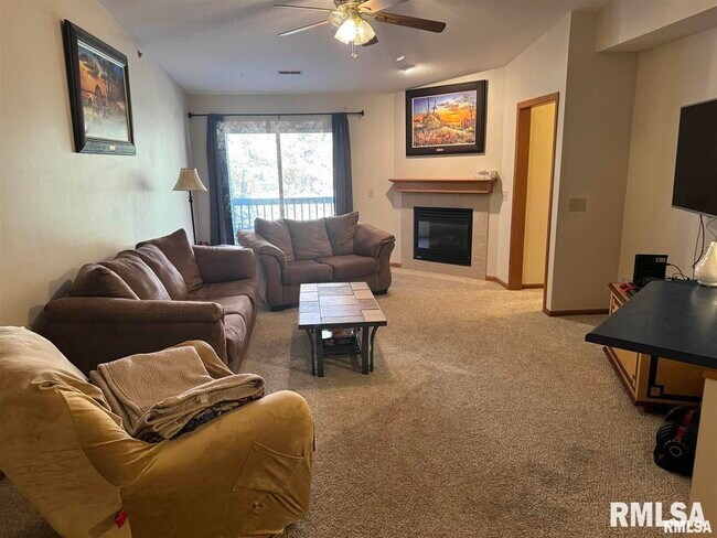 Foto del edificio - 3820 Creek Hill Dr