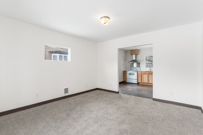 Building Photo - 1718 E 15th Ave
