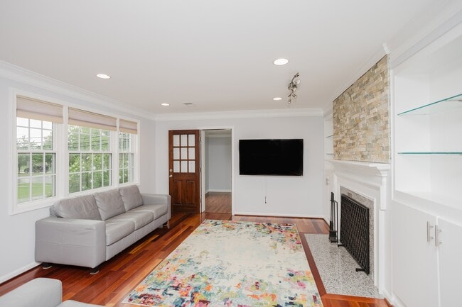 Photo - 2177 Chain Bridge Rd House