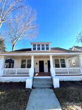 Building Photo - 711 S Jackson St