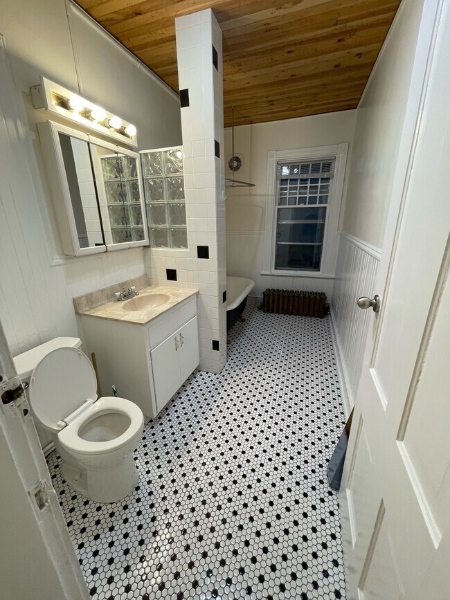 Foto del edificio - 2701 DuPont Ave S