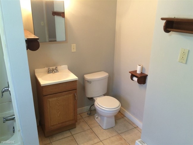 Building Photo - 212 Mowry Rd