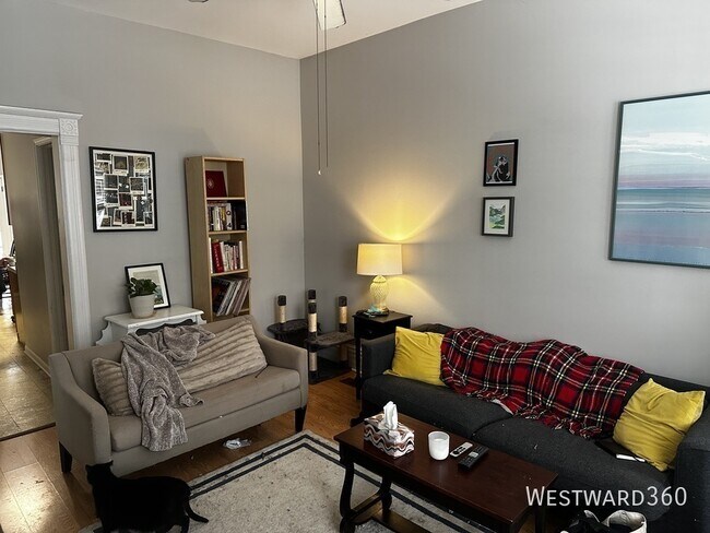 Foto del edificio - 1528 W Wellington-1