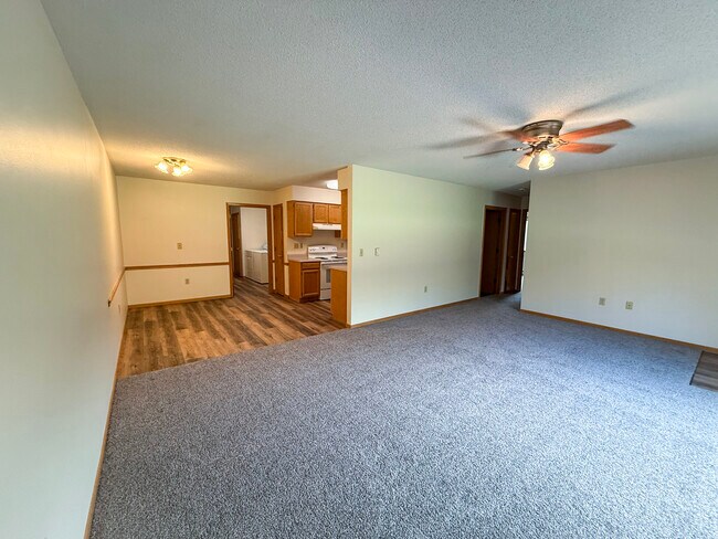 Foto del edificio - 345 Twin Oak Dr