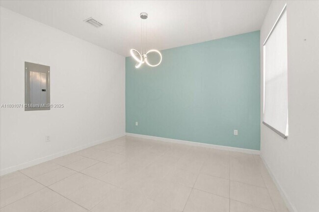 Building Photo - 2648 SE 15th Ct