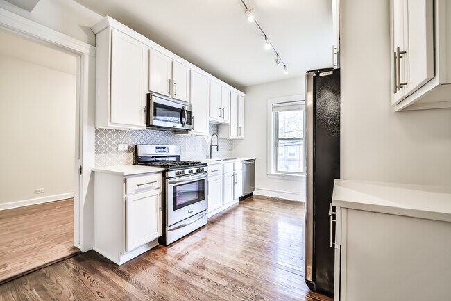 Foto del edificio - 734 W Waveland Ave