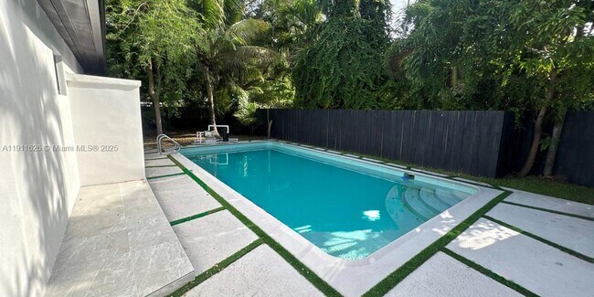 Building Photo - 12800 NE 12th Ave