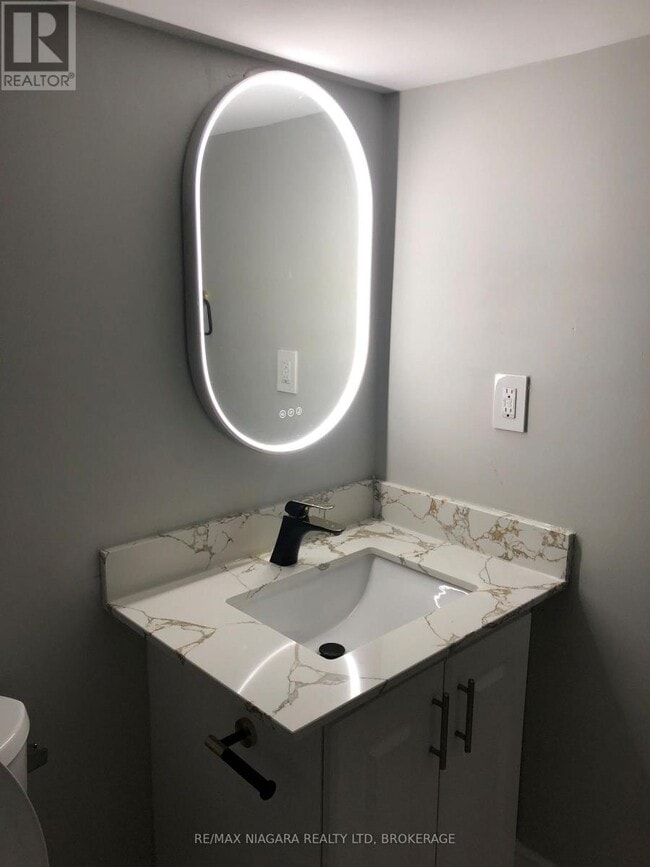 Building Photo - 29 Woodcroft Crescent