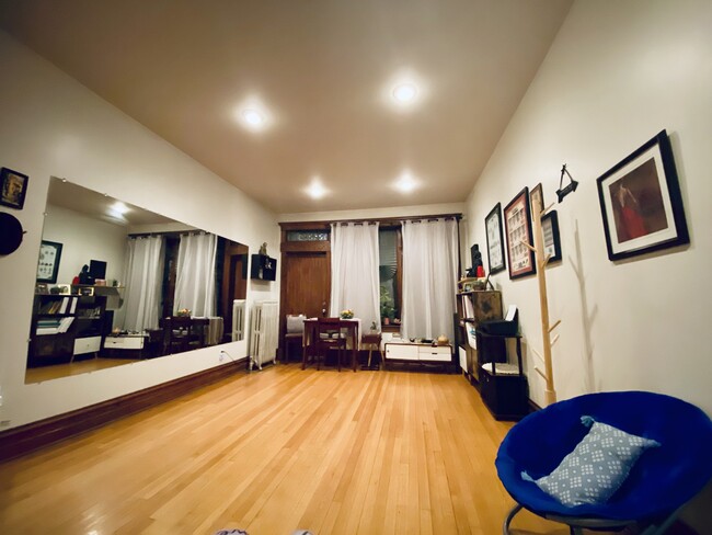 Building Photo - 3938 N Ashland Ave