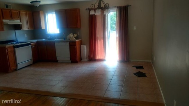 Foto del edificio - 2 br, 1 bath Townhome - 66 Wilbur St