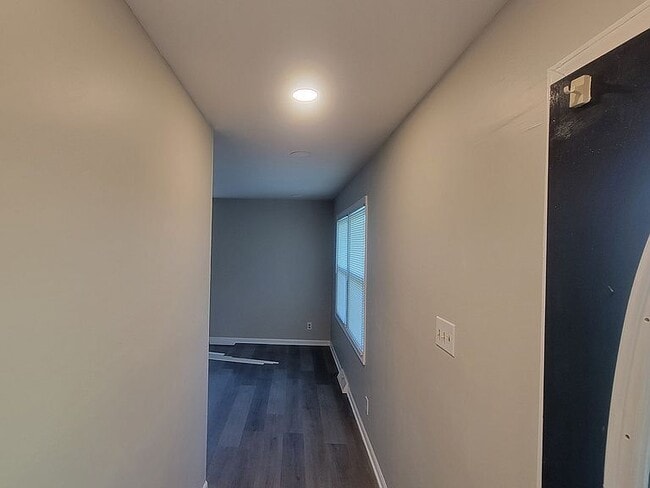 Building Photo - 3208 Shallowford Dr