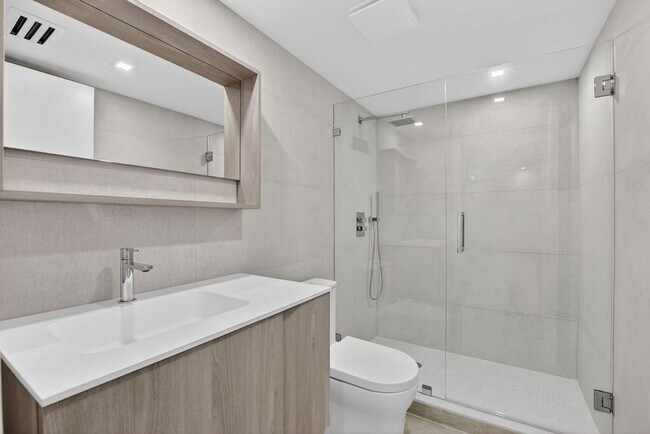 Foto del edificio - 7835 Lakeside Blvd