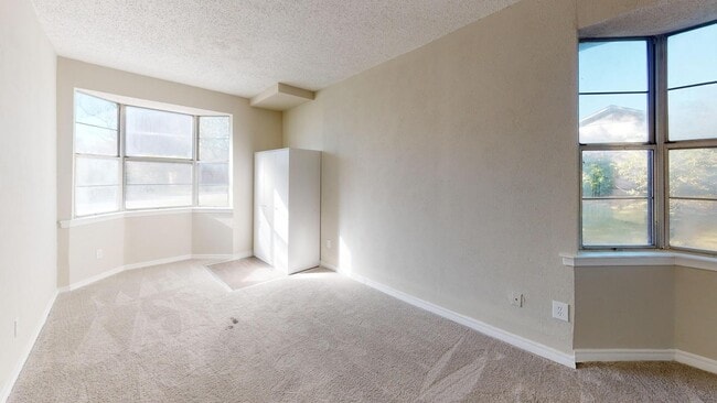 Foto del edificio - 4106 Skyline Dr