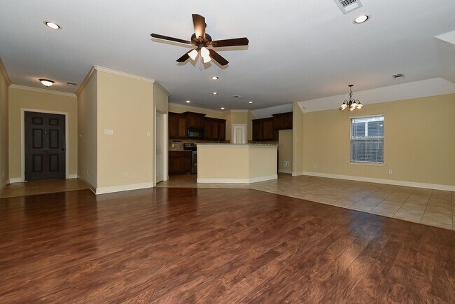 Foto del edificio - 8830 Kiowa- 2016 Custom Built Home!!!