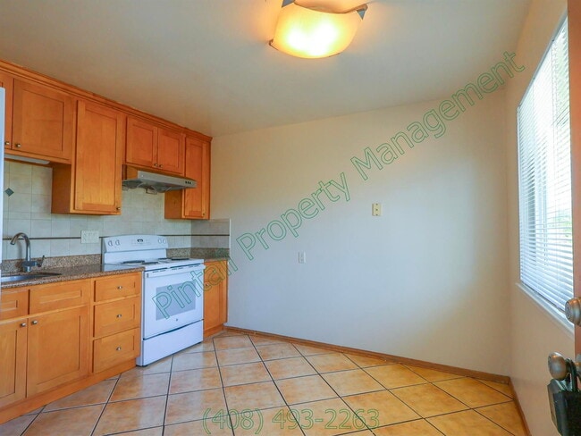 Building Photo - 978 Westlynn Way