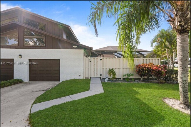 Foto del edificio - 9568 Boca Gardens Pkwy