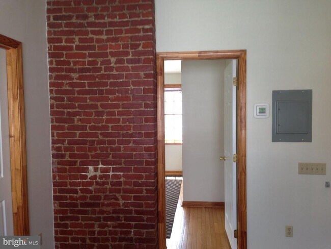 Building Photo - 209 Grayling Ave
