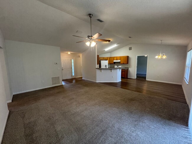 Building Photo - Ready Now! 3/2 Single Family Home w/ Fenced Yard in Starke, FL!