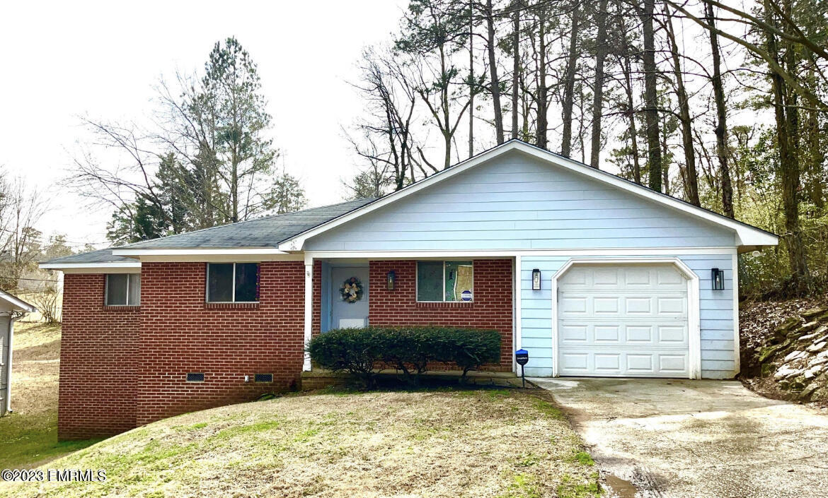 2113 Valleyview Dr, Meridian, MS 39305 Room for Rent in Meridian, MS